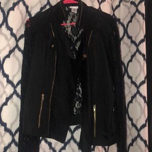 Cute lace jacket with gold detail
